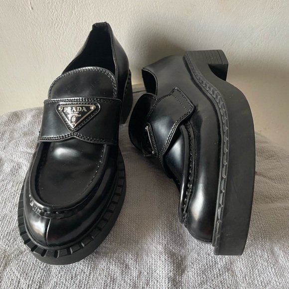 💎⭐️Authentic ⭐️Prada Women’s Leather Slip-On Loafers - Picture 2 of 14